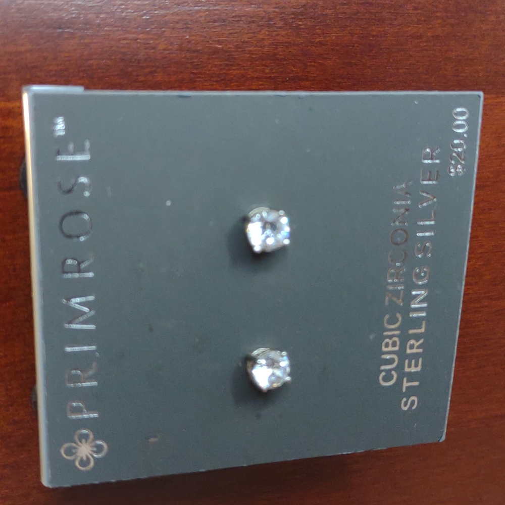 Primrose sterling silver stud earrings - Picture 4 of 5